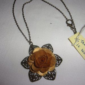 DELICATE WOOD ROSE PENDANT